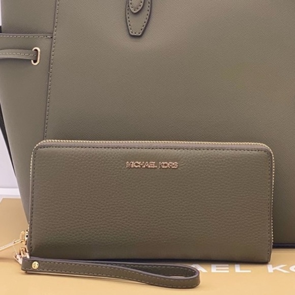 Michael Kors Large Jet Set Travel Continental Wristlet Phone Holder Wallet - Picture 7 of 11